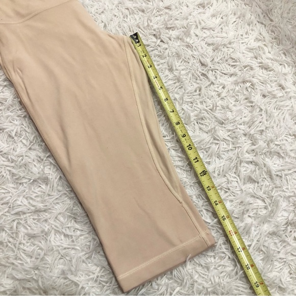 Lululemon ALIGN High Rise CROP 17” PROSECCO Tan Size 10 - Picture 11 of 11